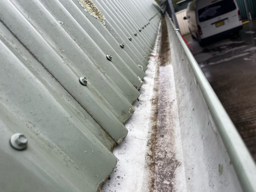 Gutter clearing