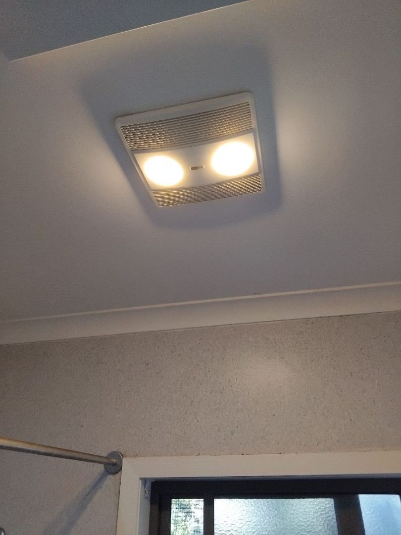 Heat lamp globe installations